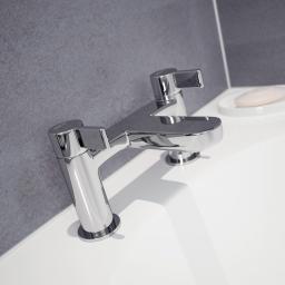 https://www.homeritebathrooms.co.uk/content/images/thumbs/0007956_bristan-clio-bath-filler.jpeg